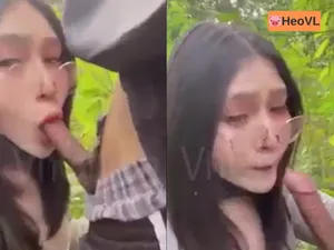 đi dã ngoại tiện nắc ghệ ở trong rừng