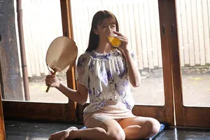 Mùa hè buồn chán ở quê trả bài vợ yêu nhà bên thiếu thốn vì lấy ông xã già