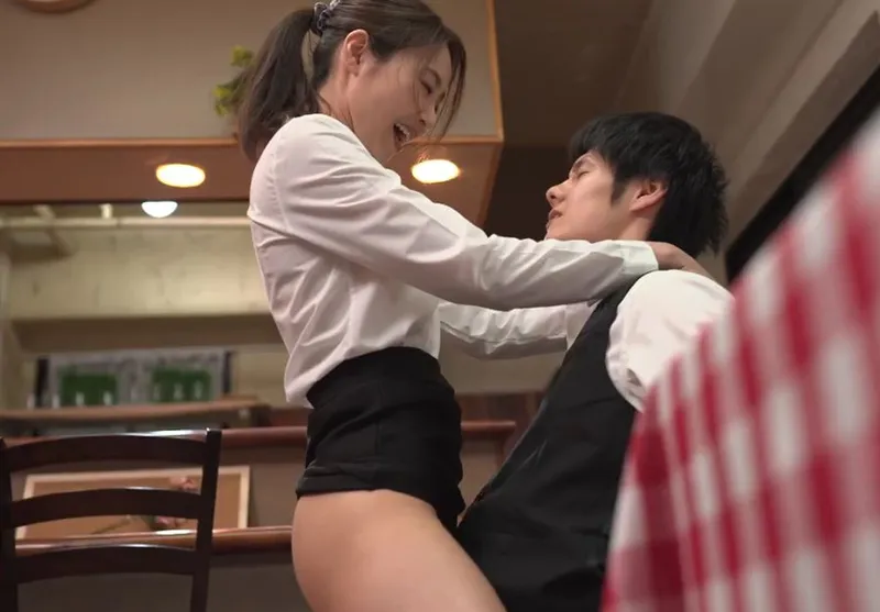 Cậu trai trẻ nện nữ đồng nghiệp có ông chồng nhưng người chồng “yếu”